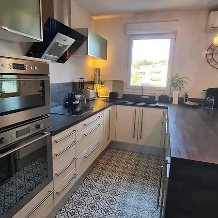 Modern For 4 People With Terrace 昂蒂布